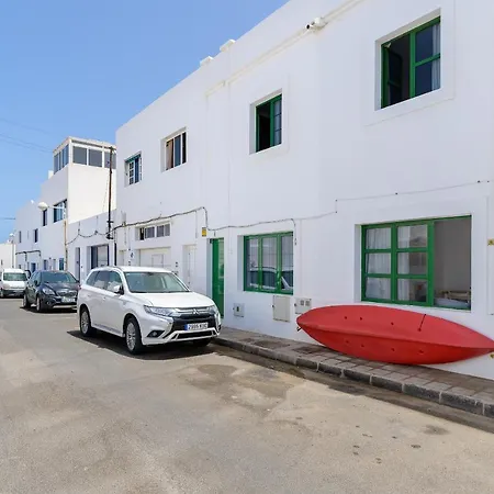 Casa La Caleta فامارا